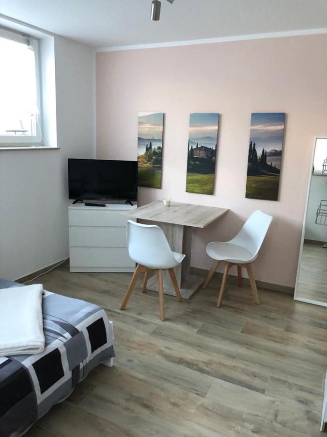 Ferienwohnungen Lamisto Am Waldesrand Neckartenzlingen المظهر الخارجي الصورة