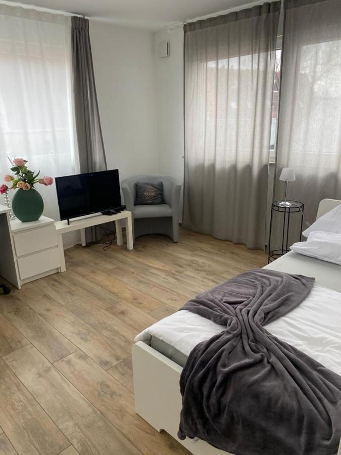 Ferienwohnungen Lamisto Am Waldesrand Neckartenzlingen المظهر الخارجي الصورة